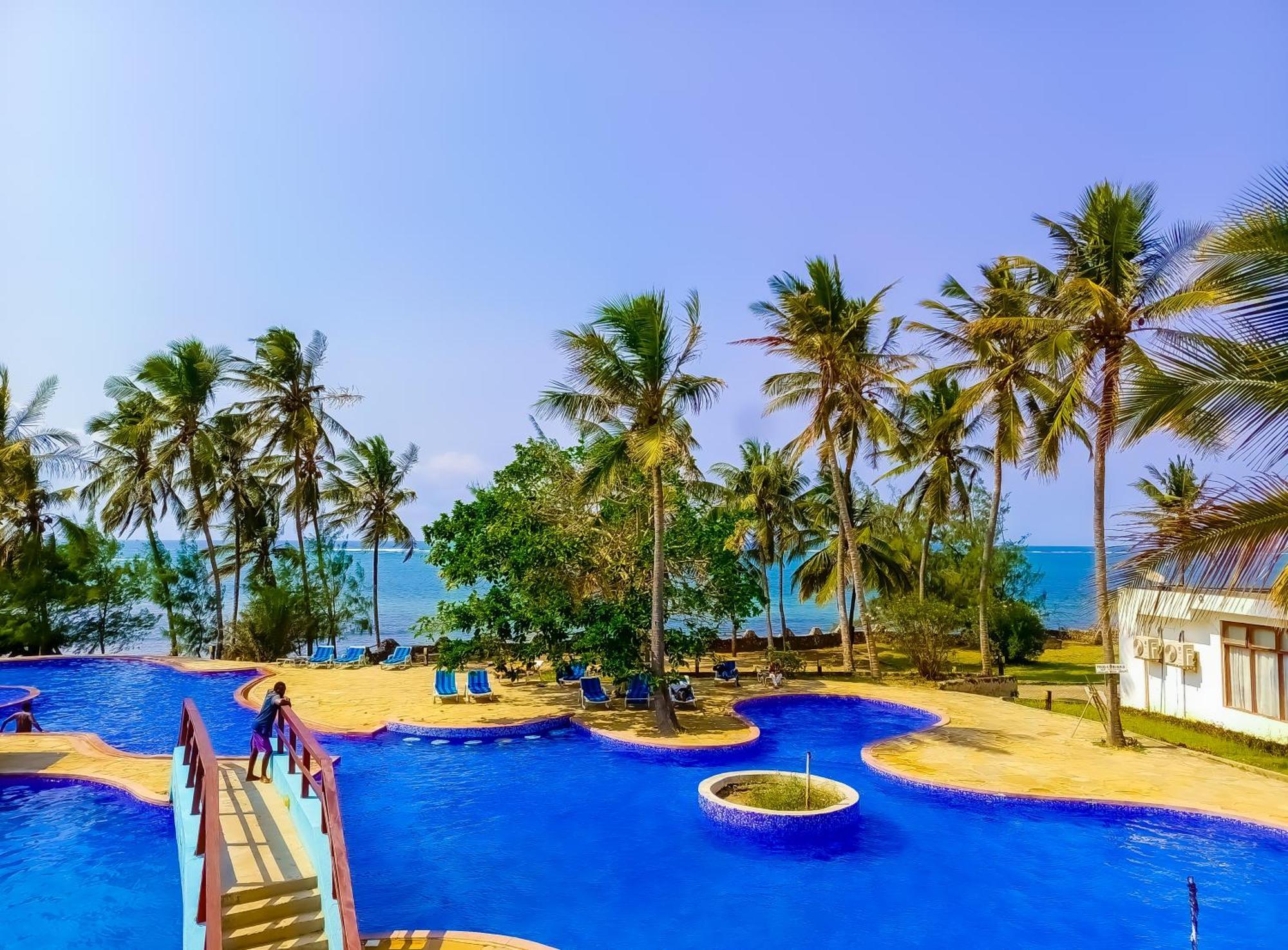 Ivory Beachfront Stays Момбаса Екстер'єр фото