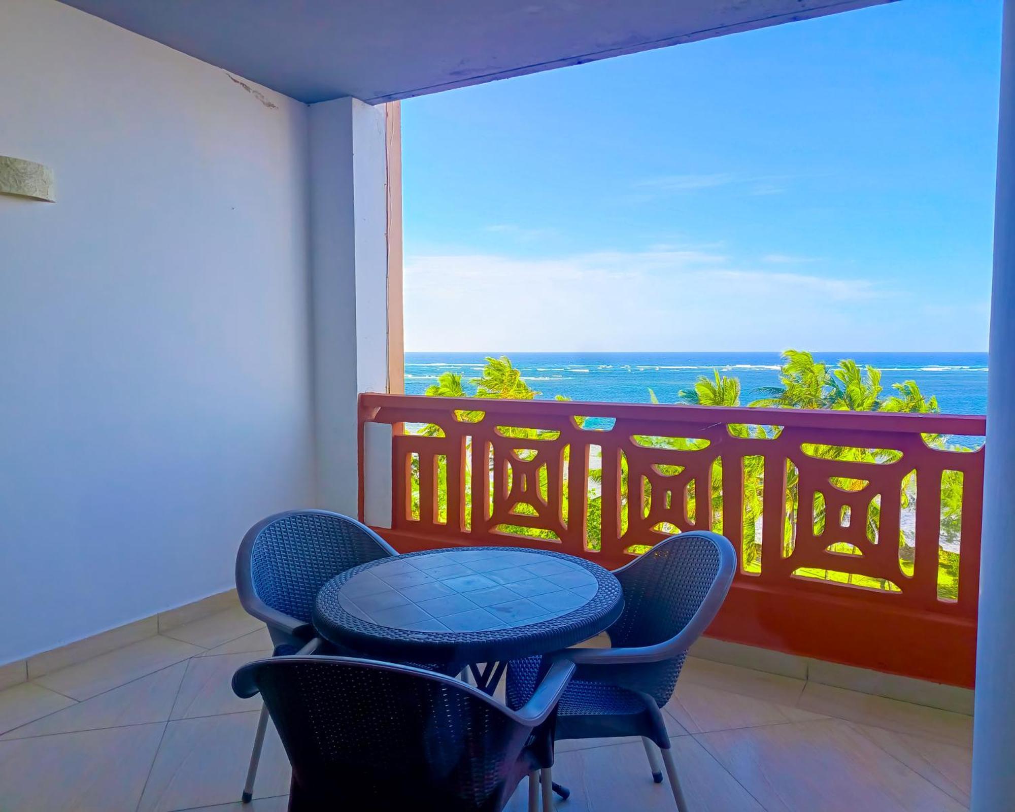Ivory Beachfront Stays Момбаса Екстер'єр фото
