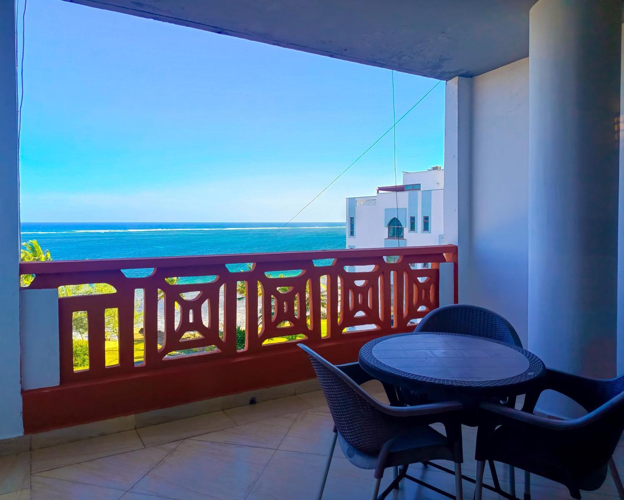 Ivory Beachfront Stays Момбаса Екстер'єр фото