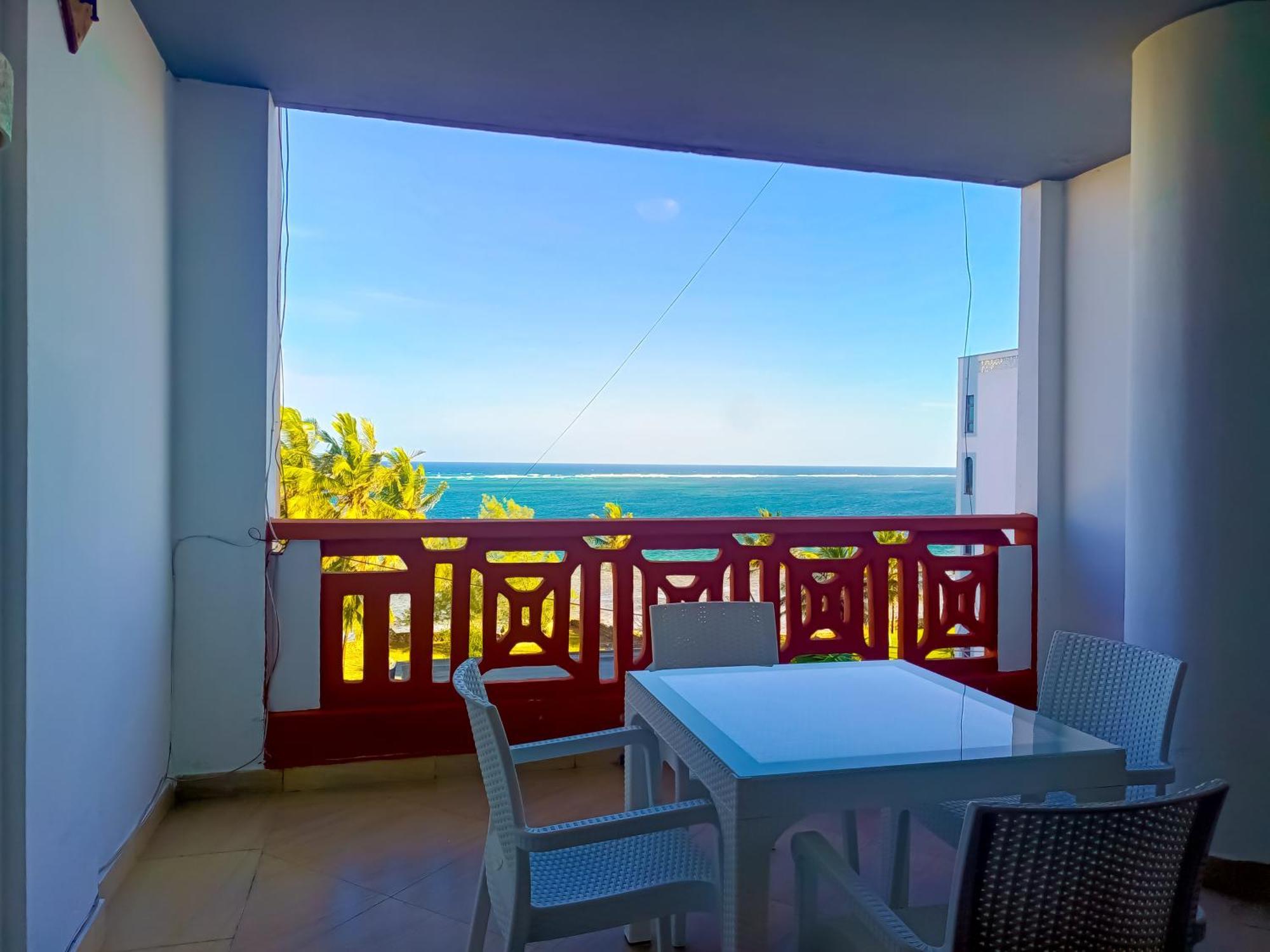 Ivory Beachfront Stays Момбаса Екстер'єр фото