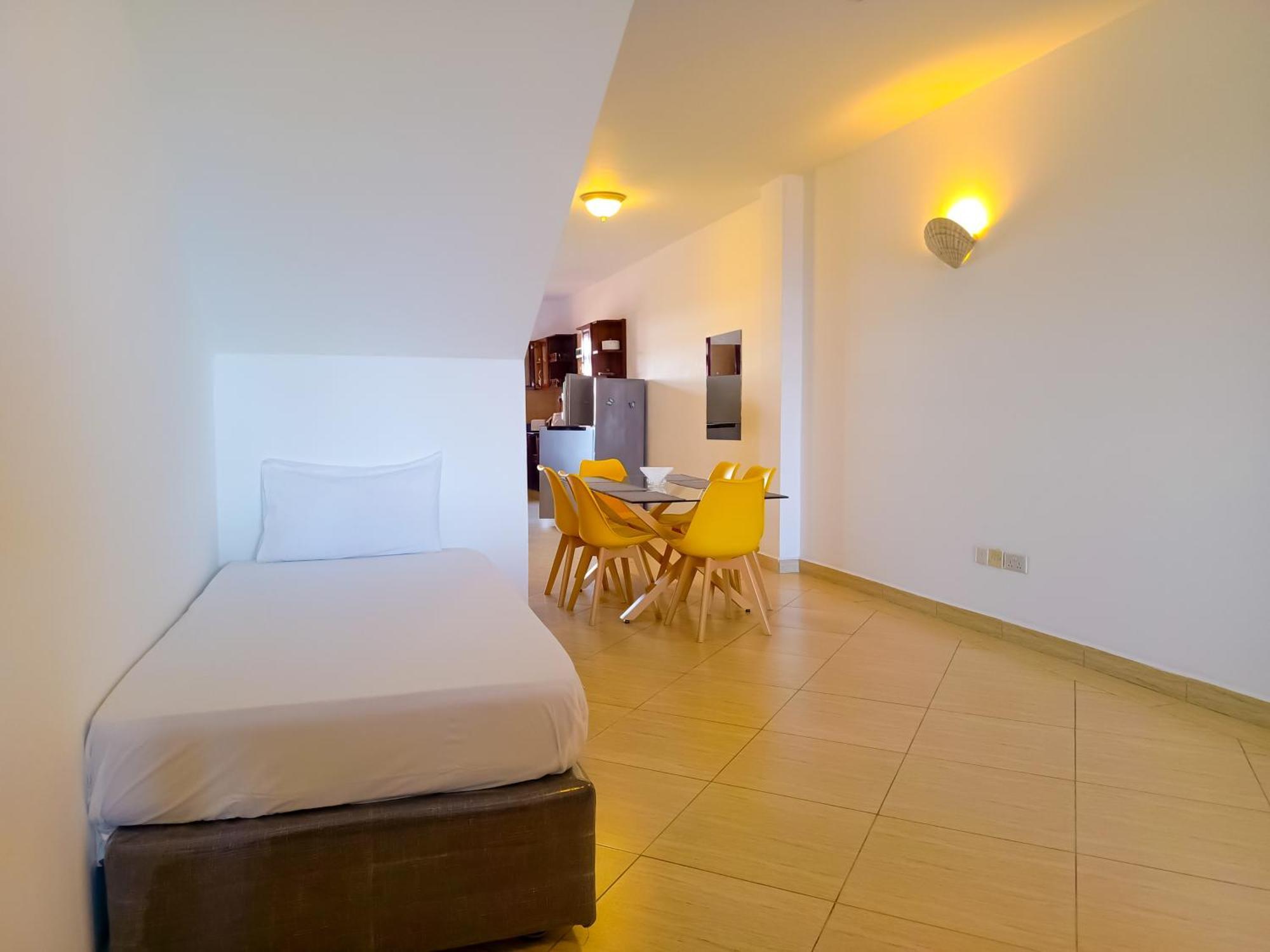 Ivory Beachfront Stays Момбаса Екстер'єр фото
